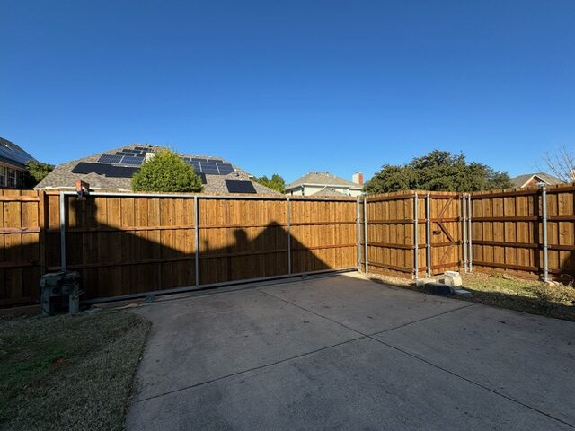 A project made by Franco Fence, a Fence and Gate contractor in Garland, Texas.