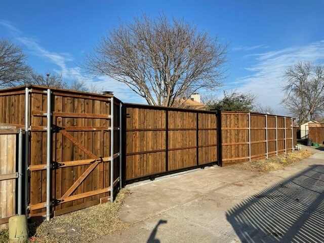 A project made by Franco Fence, a Fence and Gate contractor in Garland, Texas.